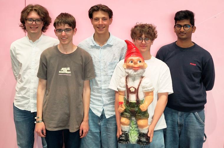 Das deutsche Team beim IYPT (v. l.): Alan Stranjak, Benjamin Graf, Maxim Rasch,...