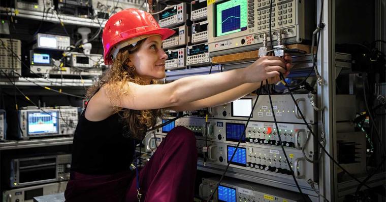 Dr. Barbara Maria Latacz, Wissenschaftlerin am CERN und Erstautorin der Studie,...