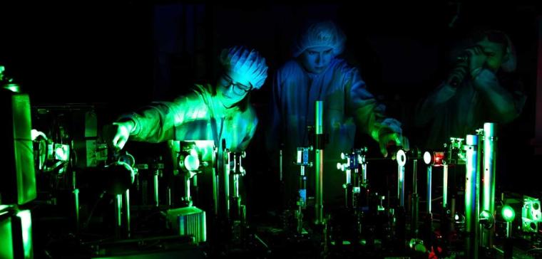 Arbeit im Raman-Labor in Hamburg am Center for Free-Electron Laser Science...