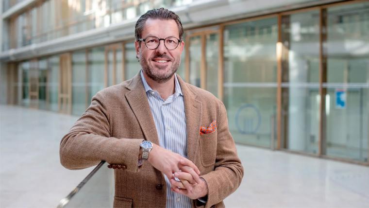 Prof. Urs Gasser erforscht, wie Gesellschaften mit neuen Technologien umgehen...
