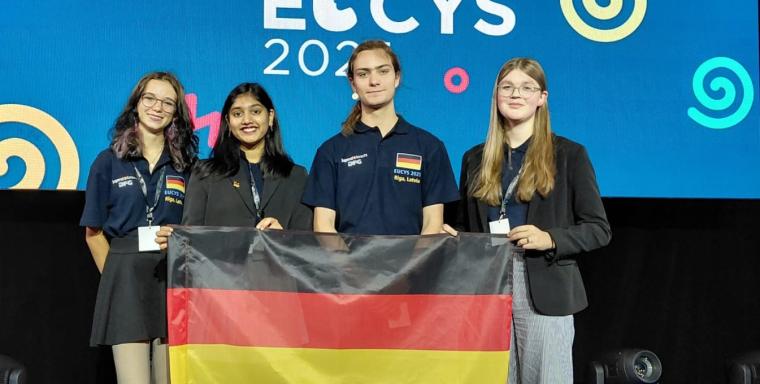 Team Germany beim EUCYS 2025: Mia Maurer, Misha Hegde, Vincent Engelbrecht und...