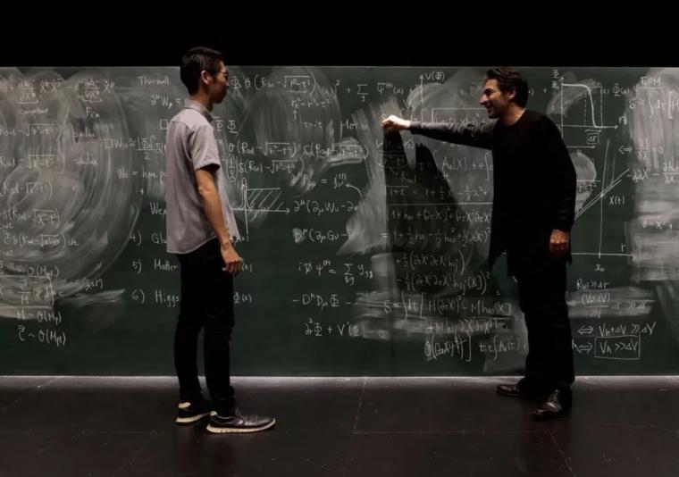 Der japanische Physiker Koji Hashimoto und der französische Komponist Yannick...