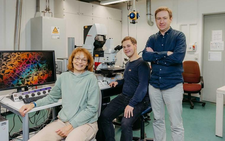 Dr. Hajnalka Nádasi, Alexander Jarosik und Prof. Alexey Eremin von der Uni...