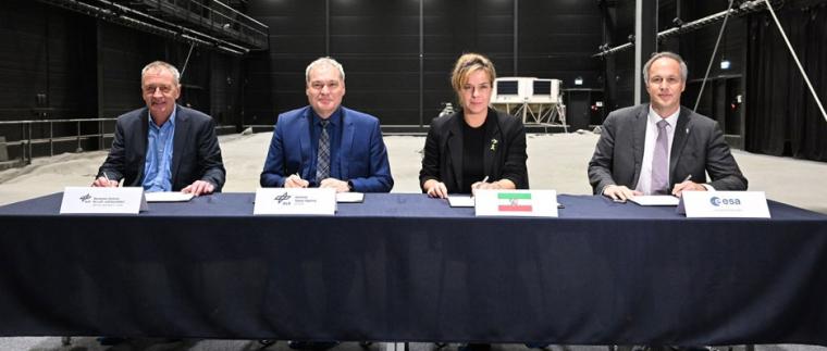 Von links: Klaus Hamacher, DLR, Dr. Walther Pelzer, DLR, Mona Neubaur,...