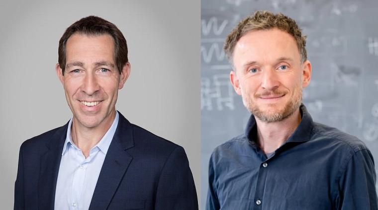 Klaus Blaum (links) und Frank Pollmann erhalten jeweils einen der...