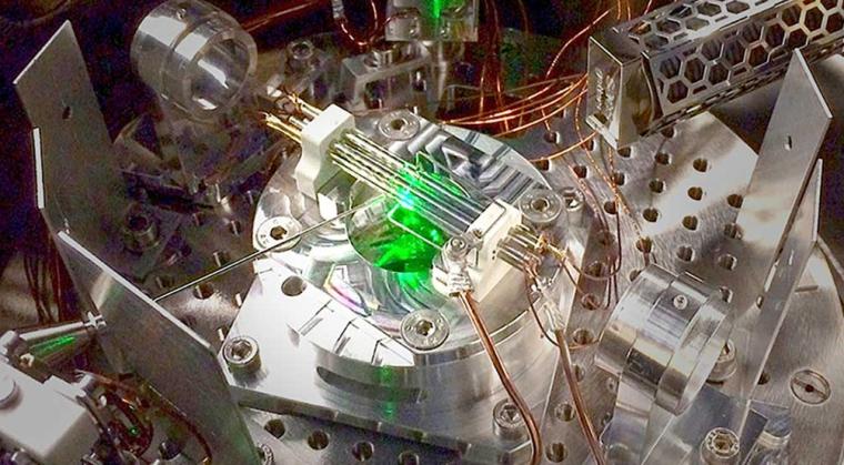 Versuchs­aufbau für die hoch­prä­zi­se...