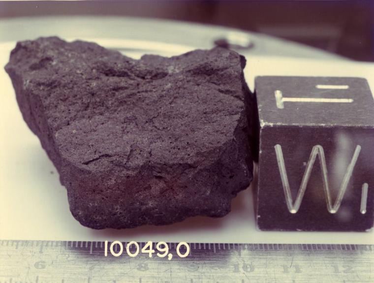 Abb.: 10049: Die Probe mit der Nummer 10049 wiegt ca. 193 Gramm und besteht aus...