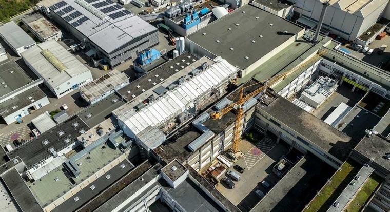 Luftaufnahme des betroffenen Bereichs Blick auf die gesicherte Brandstelle mit...