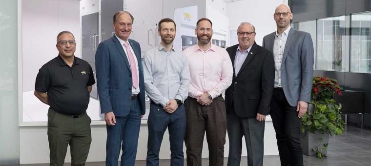 (v. l. n. r.) Joe Battaglia und Hermann Waltl (EVG), Oliver Herrmann und Ron...