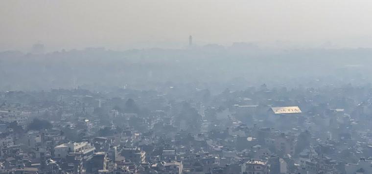 Smog über Kathmandu, Nepal. Die Millionenmetropole in einem Talkessel des...