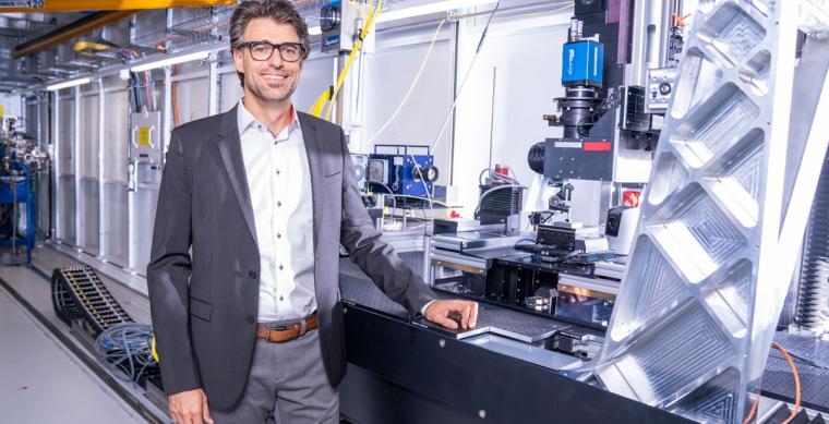 Goran Lovric mit dem Mikro-Computertomografie-Setup