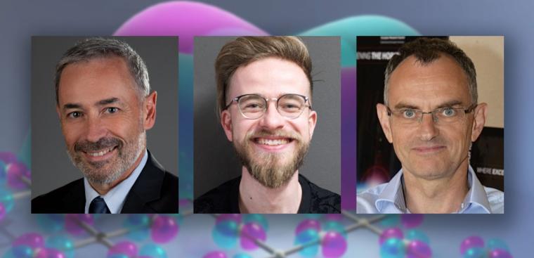 Jairo Sinova, Libor Šmejkal, Tomáš Jungwirth (v.l.) vor der Illustration...