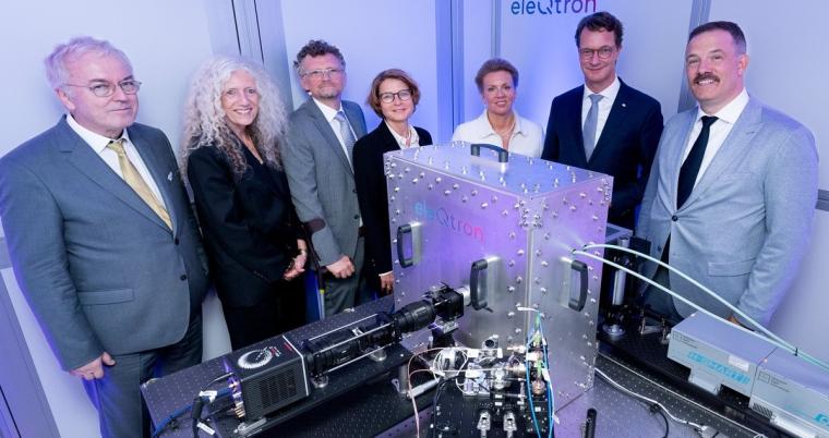 Thomas Lippert, Direktor JSC, und Kristel Michielsen, Direktorin JSC, Michael...