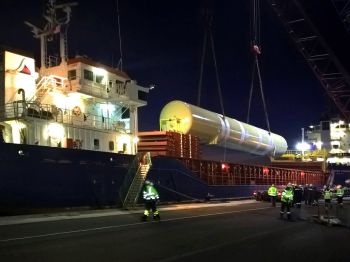 Die 35-Meter-langen Kühltanks für die Kryotechnik von ITER werden im...