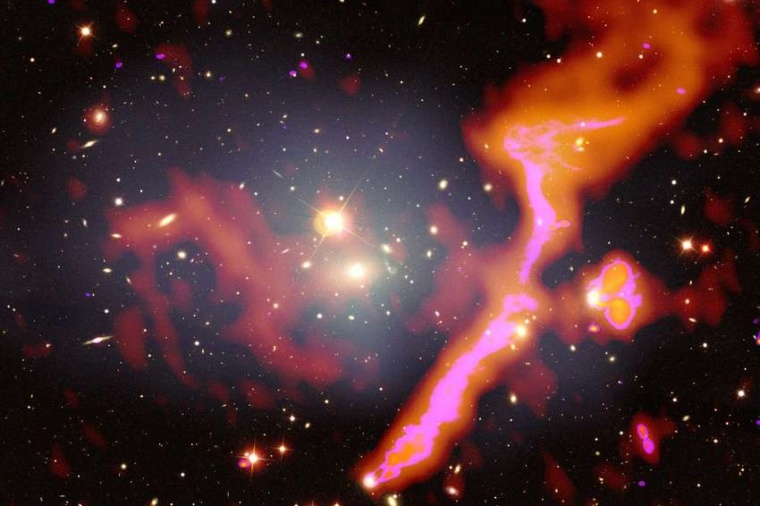 Abb.: LOFAR sieht im Galaxienhaufen Abell 1314 Radiostrahlung (rot und rosa)...