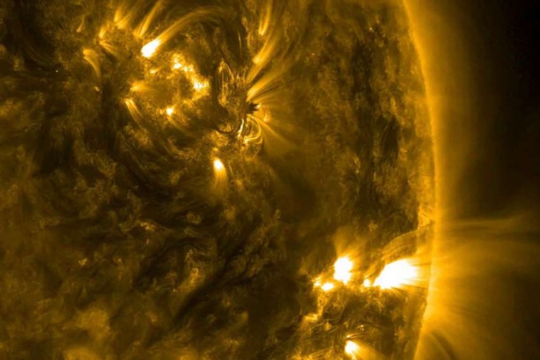 Abb.: Aktive Regionen der Sonne, beobachtet mit dem Solar Dynamics Observatory...
