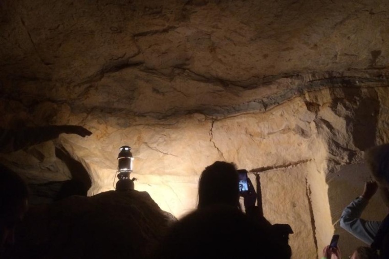 Abb.: Kreide-Paläogen-Grenze in einer Höhle nahe Geul­hemmer­berg in den...