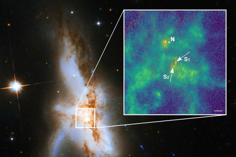 Abb.: Die irreguläre Galaxie NGC 6240. Neue Beobachtungen zeigen, dass sie...