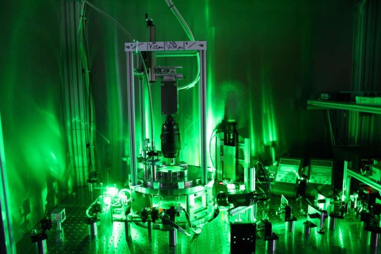 Abb.: Das Laserexperiment der Forscher erlaubt, das dynamische Verhalten aller...