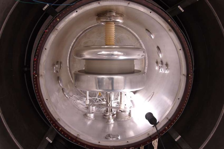 Abb.: Blick ins Spektrometer, das das elektrische Dipolmoment der Neutronen...