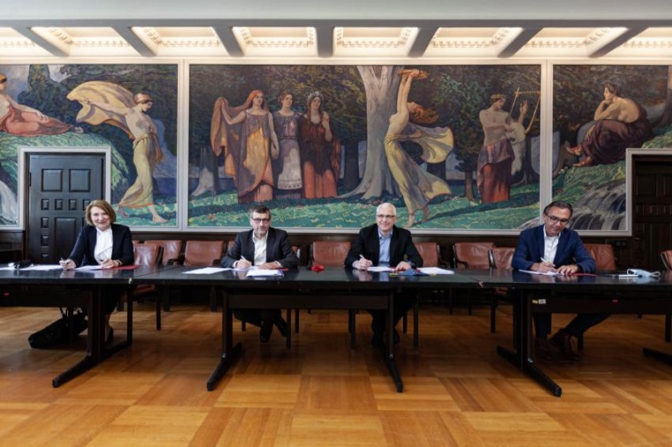 Abb.: Unterzeichnung des Kooperations­vertrags für das Leibniz-Zentrum für...
