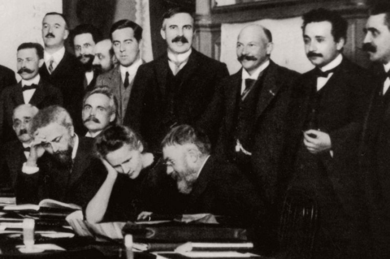 Jean Perrin (sitzend, 2. von links) nahm an der berühmten Solvay-Konferenz von...