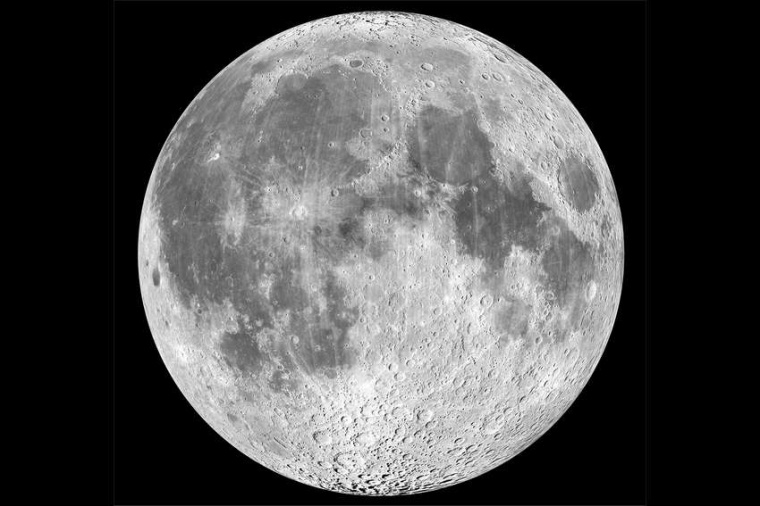 Abb.: Die der Erde zugewandte Seite des Mondes, auf­ge­nommen durch den Lunar...