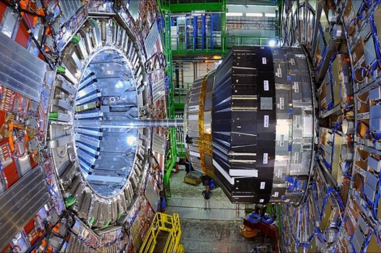 Abb.: Der CMS-Detektor am LHC am CERN (Bild: CERN / M. Hoch)