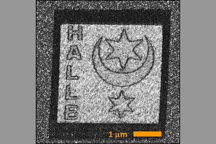 Abb.: Dieses winzige Wappen der Stadt Halle haben die Forscher mit Hilfe des...