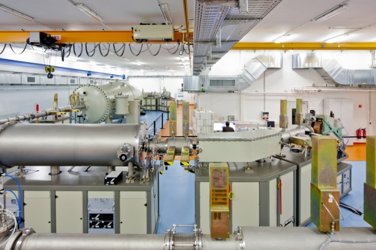 Abb.: Der Beschleuniger im Ionenstrahl­zentrum (Bild: O. Killig, HZDR)