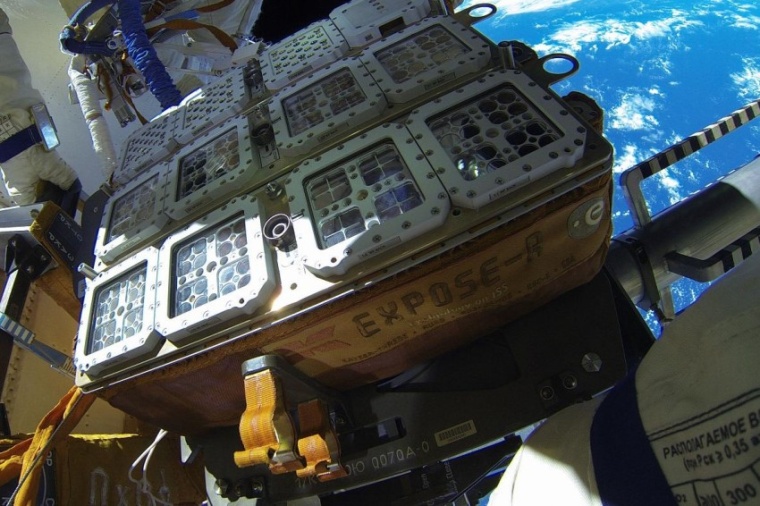Abb.: Die Experimental­plattform Expose-R2 auf der ISS (Bild: ESA / Roskosmos)
