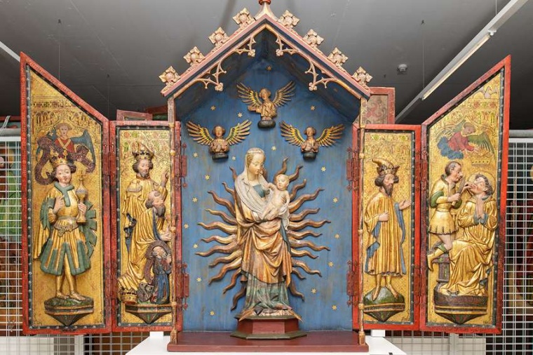 Abb.: Der unter­suchte Altar wurde ver­mut­lich um 1420 in...