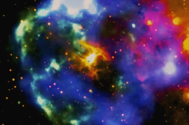Abb.: Falschfarbenbild des Supernova­überrests HESS J1731-347. Im Zentrum...