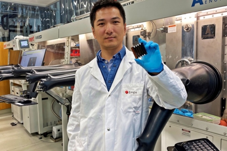 Abb.: Perowskit-Experte Fan Fu sucht nach Fabrikations­methoden ohne giftige...