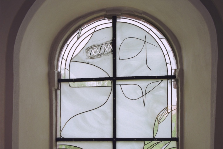 Ausschnitt aus einem Kirchenfenster im Stadtteil Darmstadt-Wixhausen (Bild: A....