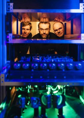 planqc wurde 2022 von den Quantenphysikern Johannes Zeiher, Sebastian Blatt und Alexander Glätzle (v. l.) gegründet.