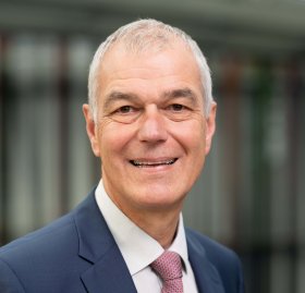 Jürgen Müller ist Geschäftsführender Leiter des Instituts für Erdmessung (IfE) und Professor für Physikalische Geodäsie an der Leibniz Universität Hannover.