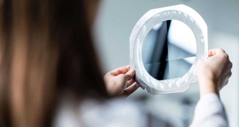 Das neue lasergestützte Verfahren macht das Schneiden von Wafern deutlich produktiver.
Bildquelle: TRUMPF