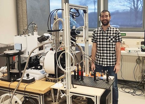 Dr. Felix Schilberth verstärkt das japanisch-deutsche Forschungskonsortium um Prof. István Kézsmárki (Universität Augsburg) und bringt seine Expertise mit einem Postdoctoral Fellowship am RIKEN in Japan ein. © Universität Augsburg