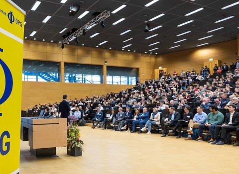 DPG-Frühjahrstagun-
gen, bei denen der wissenschaftliche
Austausch unter Nachwuchswissen-
schaflter:innen im Mittelpunkt stand. ©
DPG / Jürgen Lösel