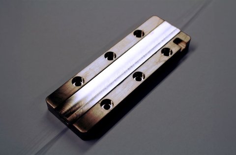 Signalpumplichtkoppler für den Einsatz bei 2 µm Wellenlänge. (Foto: LZH)
Signalpumplichtkoppler für den Einsatz bei 2 µm Wellenlänge. (Foto: LZH)