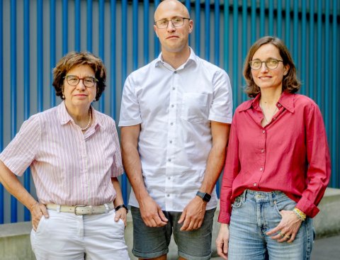 Martina Havenith-Newen, Sebastian Kruss und Marialore Sulpizi (v.l.) arbeiten gemeinsam im Exzellenzcluster RESOLV. © RUB, Marquard