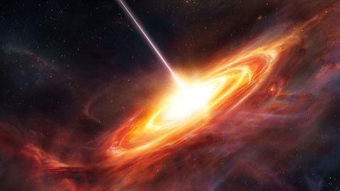Künstlerische Darstellung eines Quasars: Im Zentrum befindet sich eine hell leuchtende Scheibe aus rot-orange glühender Materie, die spiralförmig in ein supermassereiches Schwarzes Loch strömt. Aus dem Zentrum tritt ein schmaler Materiestrahl hervor.