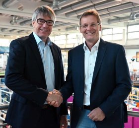 Staffelübergabe (v.l.): der bisherige wissenschaftliche Direktor des FRM II Prof. Dr. Christian Pfleiderer und sein Nachfolger Prof. Dr. Andreas Meyer